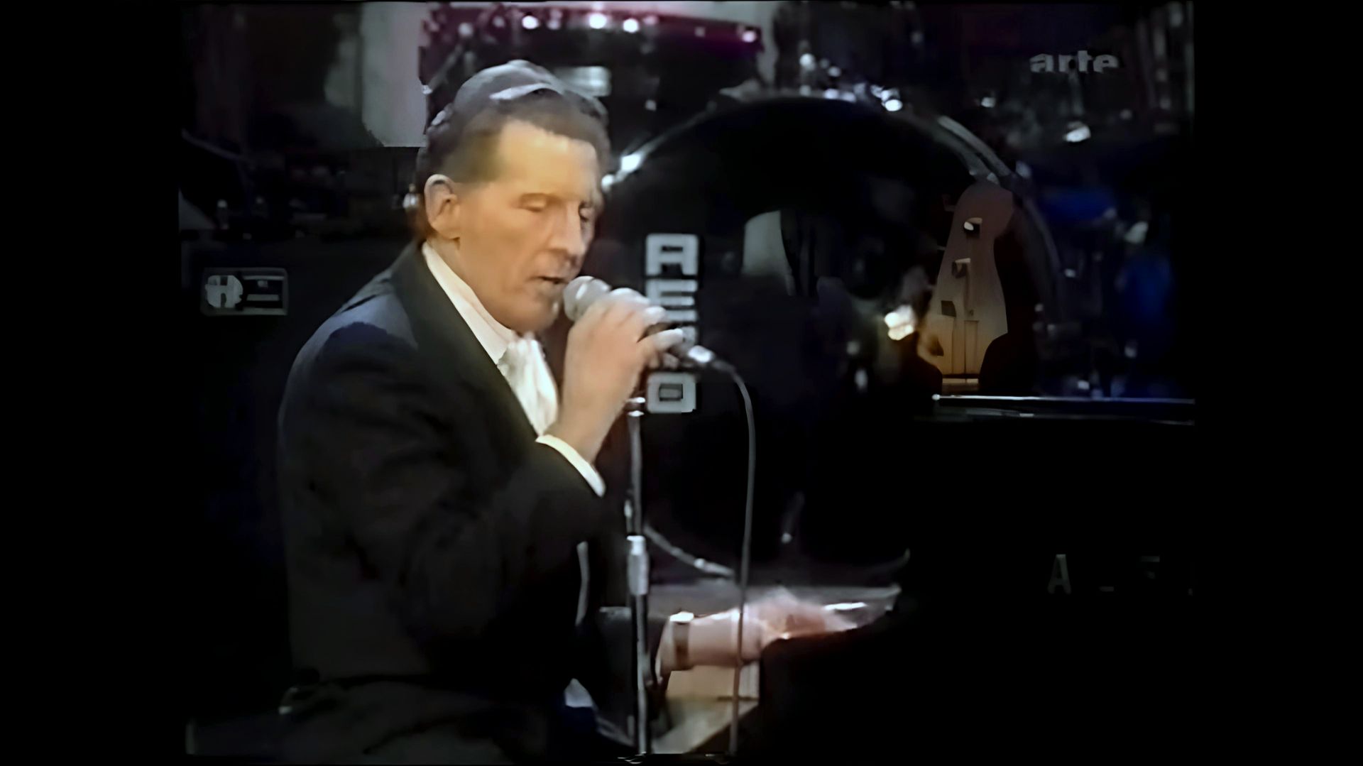 Jerry Lee Lewis - Whole Lotta Shakin Goin' On , Real Wild Child , Great Balls Of Fire - Live Concert
