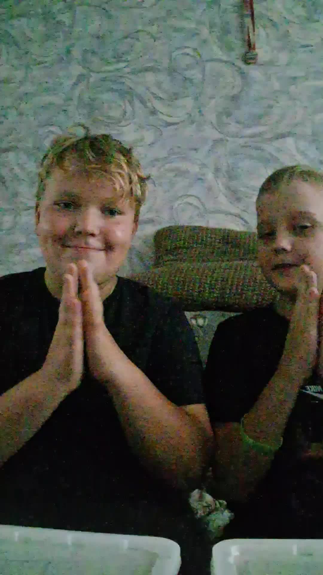 едим на камеру
