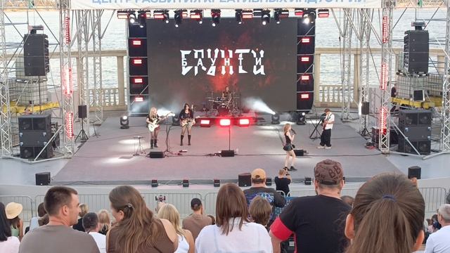 Супер рок версия . Музыка нас связала.