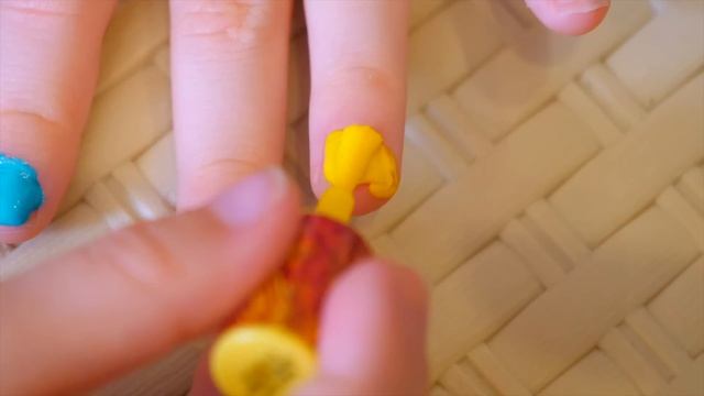 Настя красится и наряжается в платья