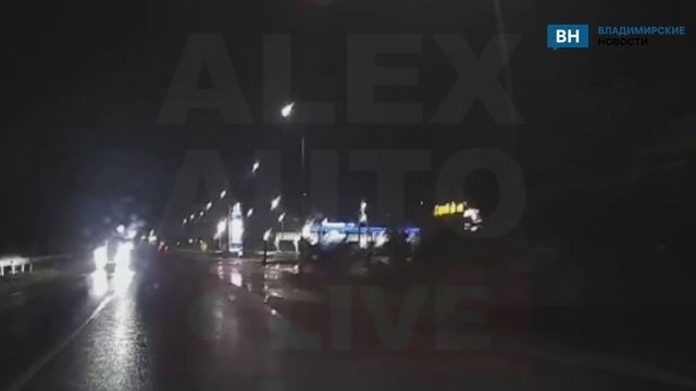 Под Александровом ВАЗ залетел на отбойник