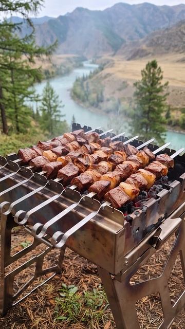 KOLUNDROV держит ритм компании у огня