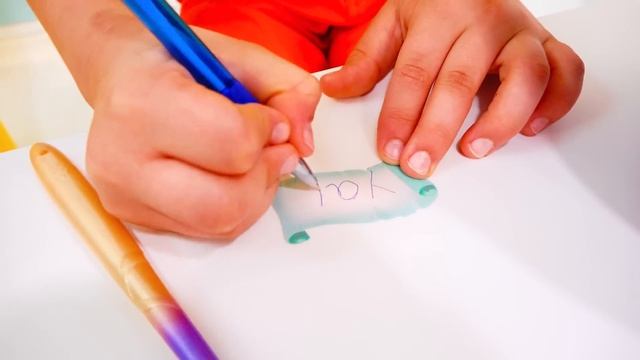 Влад и Ники показывают фокусы и создают новые игрушки