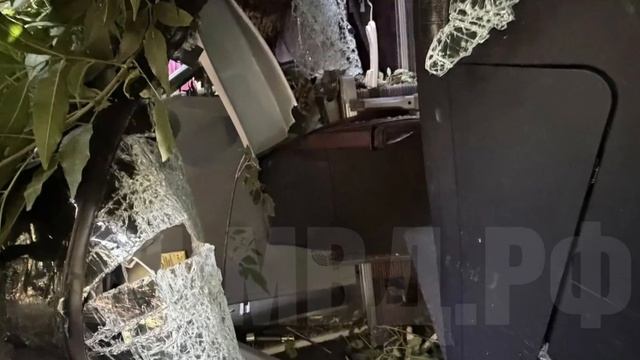 Сотрудники полиции устанавливают обстоятельства ДТП на автодороге в Антраците