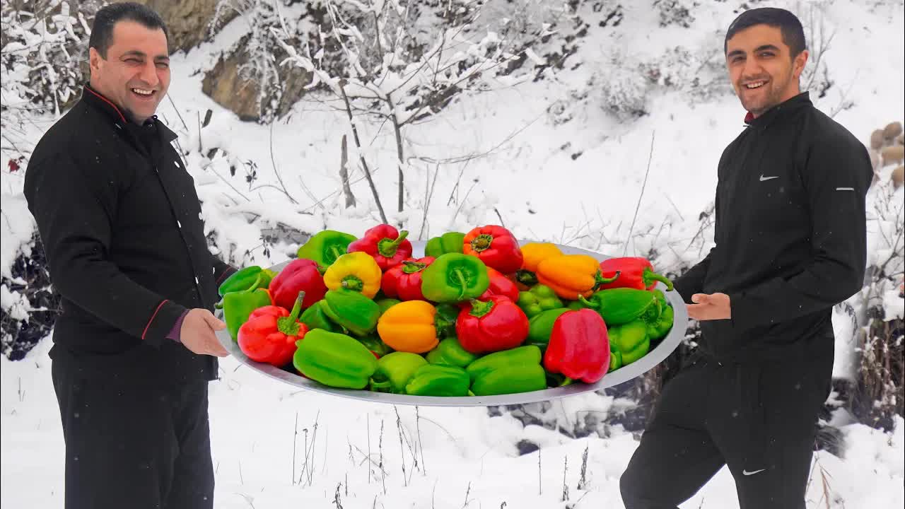Здоровый омлет с овощами. Завтрак с яйцами