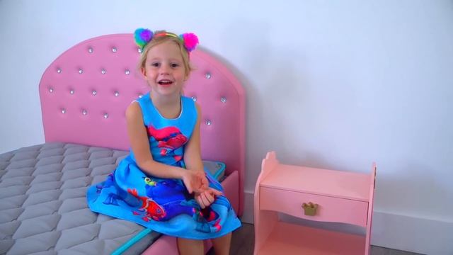 Настя и папа играют в смешные сценки