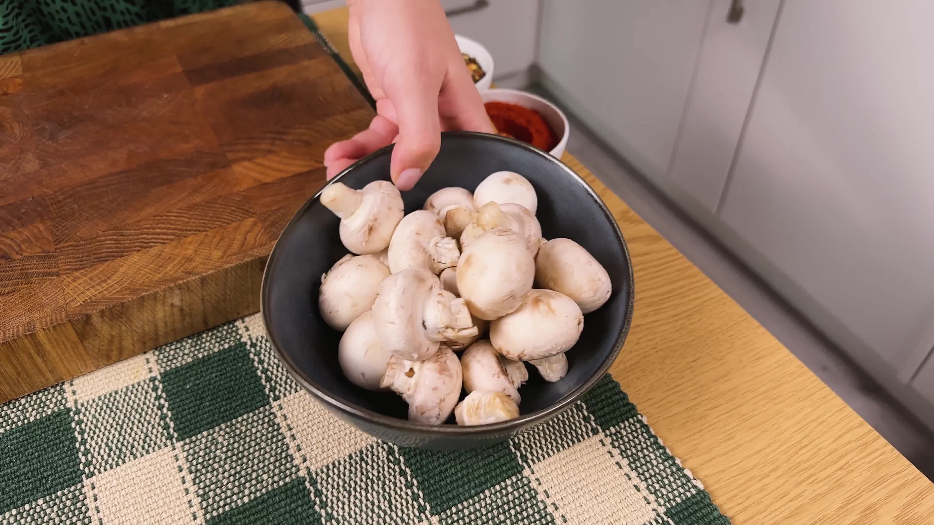 😋 Просто и сытно: шампиньоны с овощами, яйцами и Cыром нa сковoроде ❗
