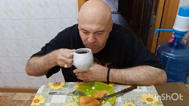 Мукбанг. Пирожки с картошкой и яйцом и кофе. Укротерроризм. ЧП в Ростове и его последствия.