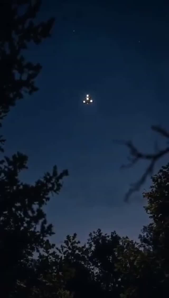 Черный Треугольный Объект