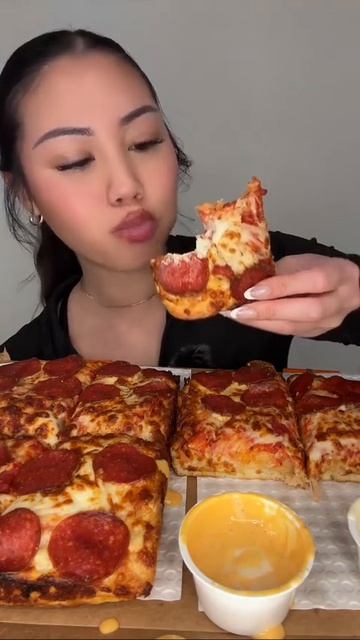 ~Асмр мукбанг с домашней пиццы 🍕~