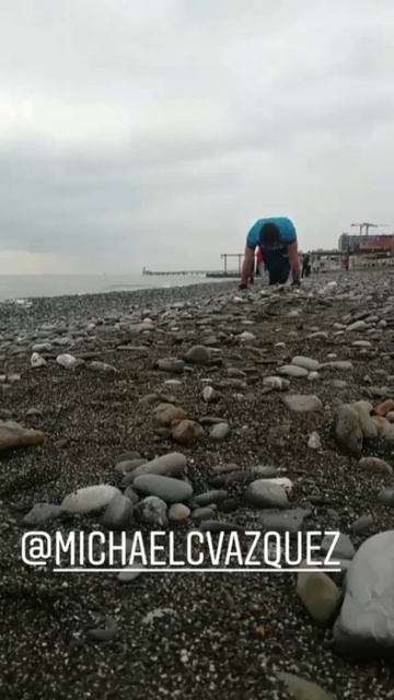 шел мимо по Сочи
