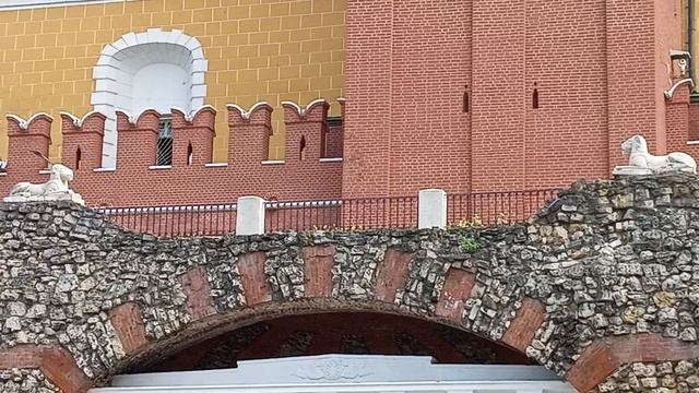 Грот Руины Александровский сад у стен Кремля Москва центр. Посвящен войне 1812 г.Загадпть желание