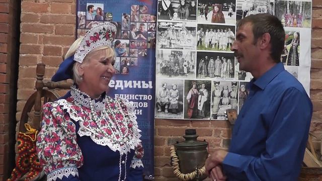 С. фирсово С. Балалайкой по селу.
