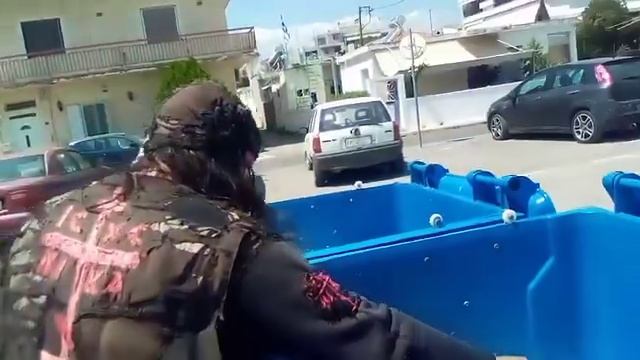 Ο ΨΑΧΝΩΝ ΒΡΙΣΚΕΙ