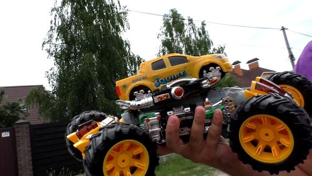 Рома и Диана играют машинкой которая Стреляет Водой! Супер Монстр Грузовик