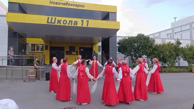 Выступление танцевального коллектива 