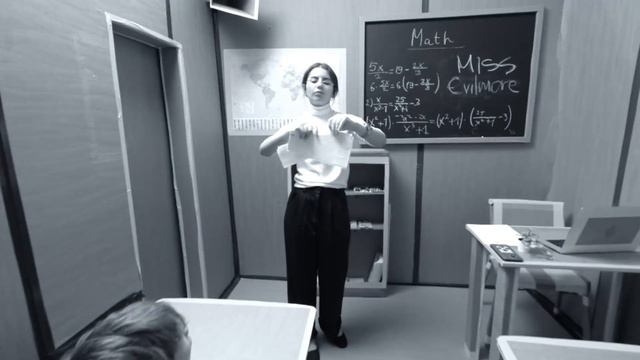 24 часа в Картонной ШКОЛЕ!