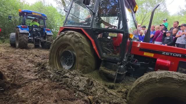 Самая глубокая грязь — застряли в лесу🌲🚜 Тракторное шоу