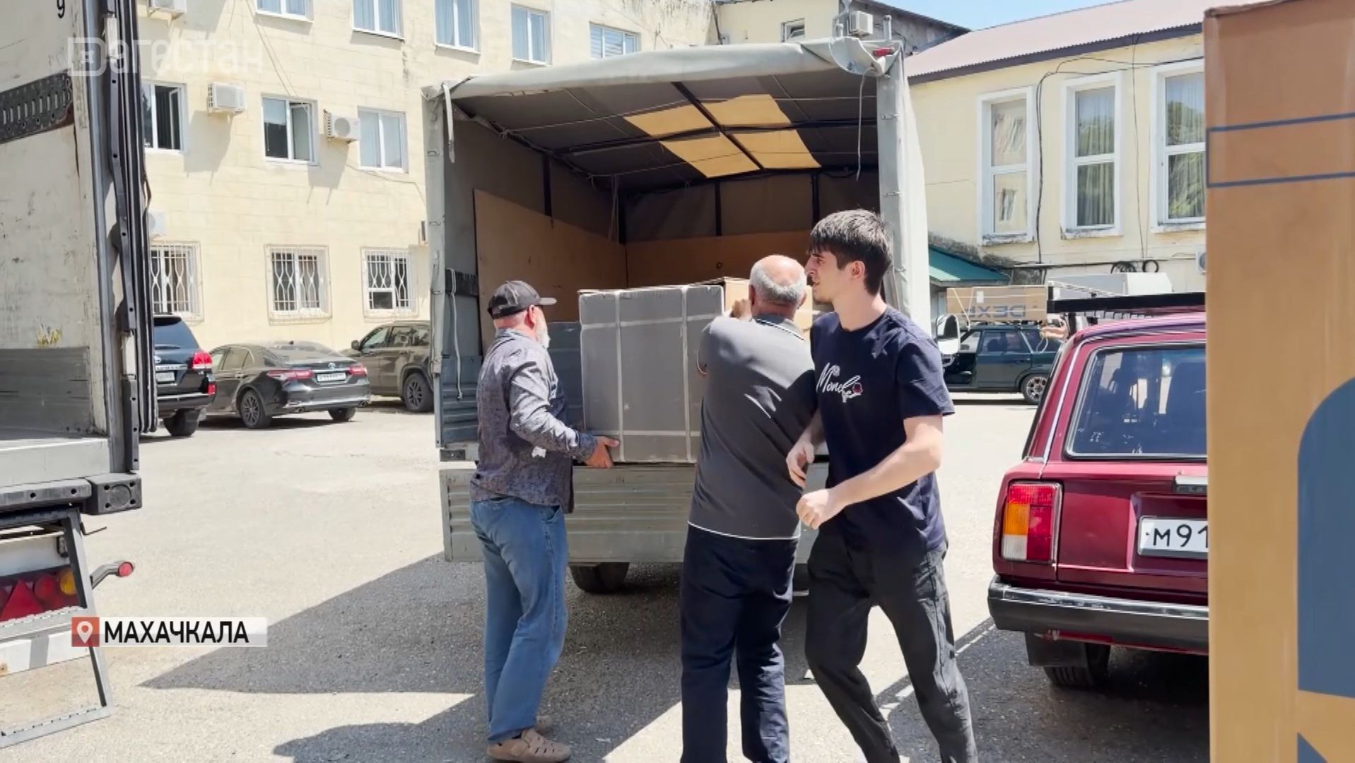 В Дагестане 196 семей, пострадавших от паводков, получили стиральные машины и холодильники