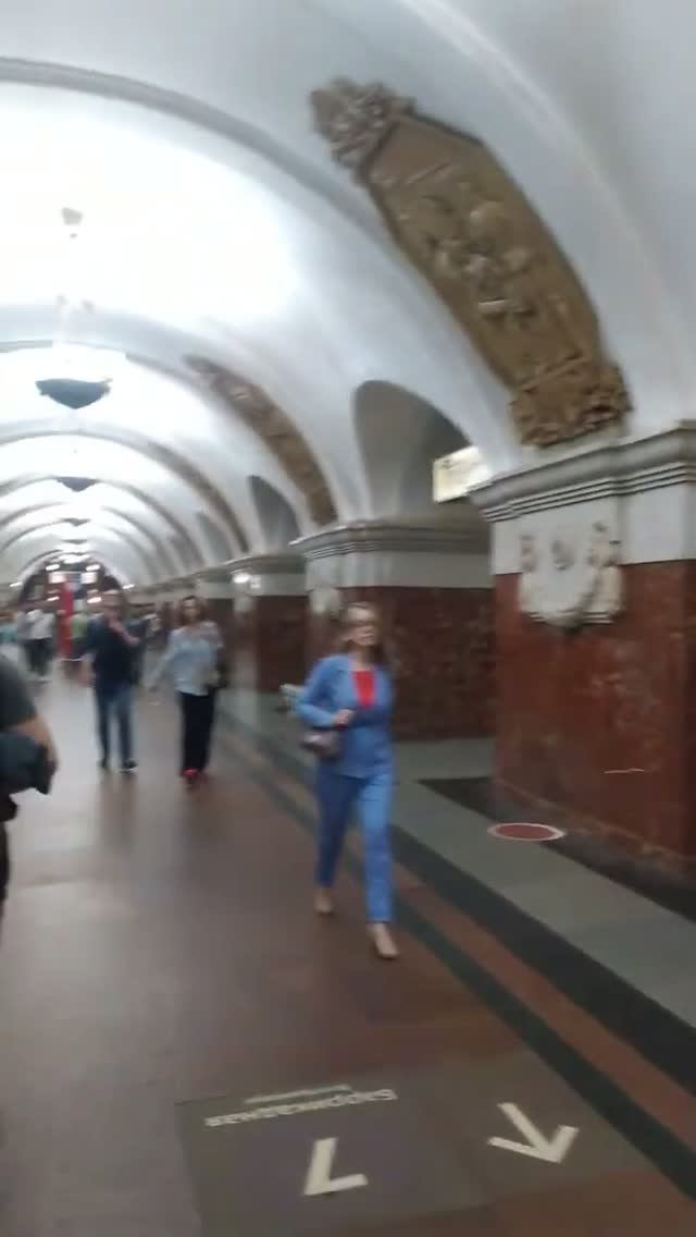 Станция метро Краснопресненская интерьер, пассажиры, поезда Москва Фрагмент 8