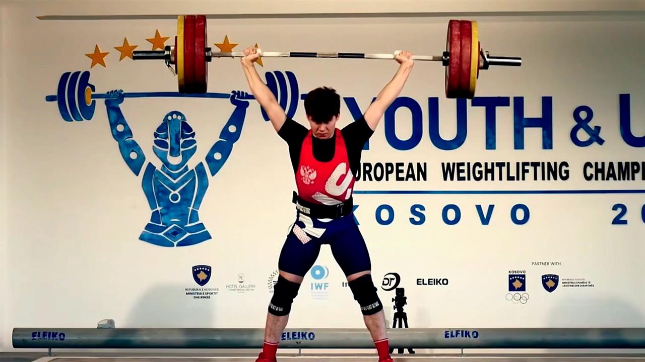 Золотую медаль завоевал россиянин Арсений Курочкин на Чемпионате Европы по тяжелой атлетике среди...