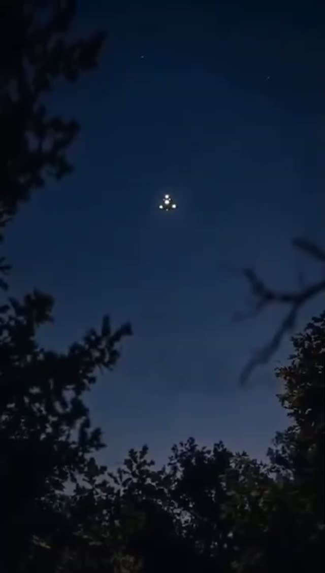 Черный Треугольный Объект