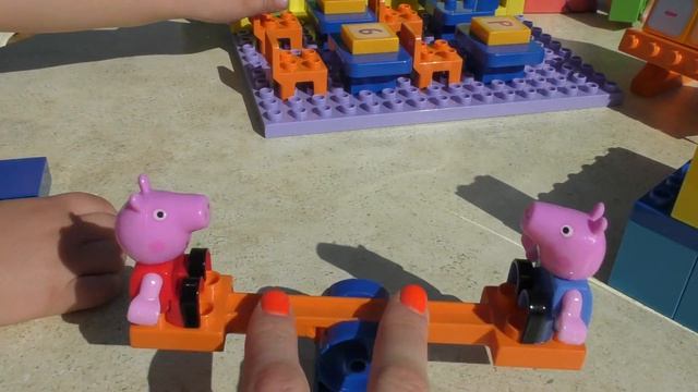 Playing with Peppa Pig Constructor at School