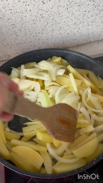 Картошка жареная с белыми грибами