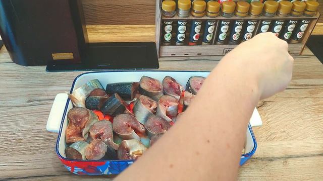 СКУМБРИЯ НА ОВОЩНОЙ ПОДУШКЕ