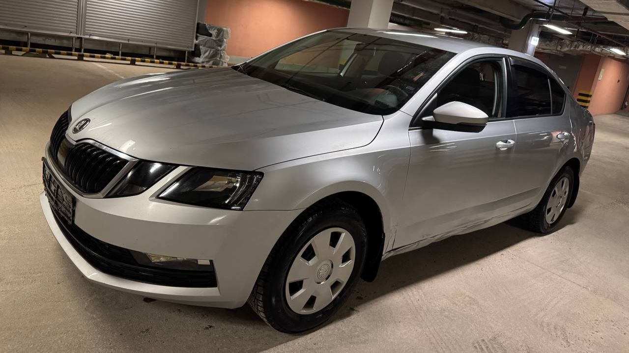 Skoda Octavia; 1.6 MT; 2019; Серебристый