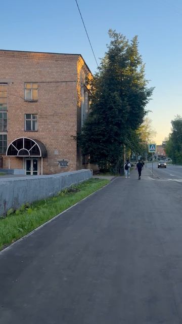 Прогулка около бассейна на улице Спортивная в Электростали.