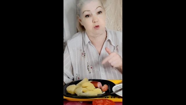 20. 08. 26  #MukbangTatyanaeats/vlog  #еда картошка и шпикачки томат