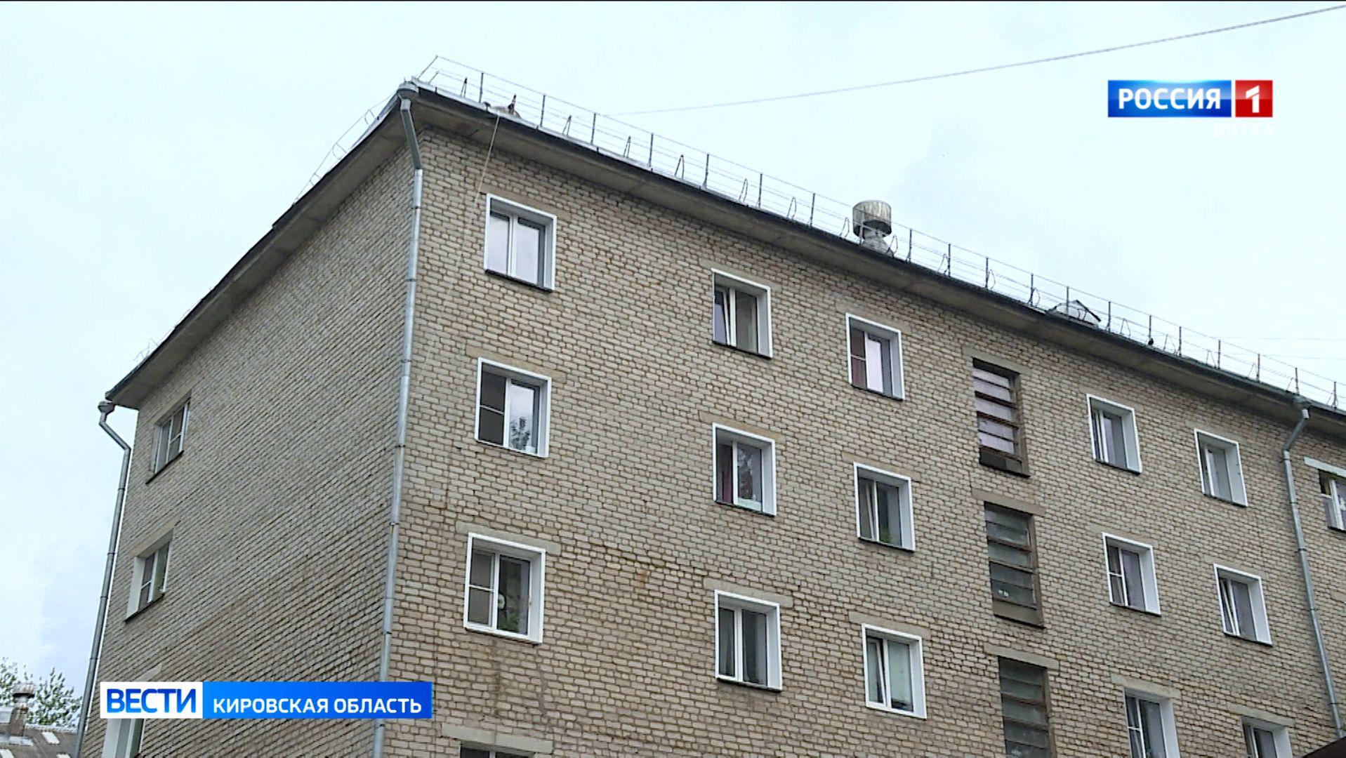 В Кирове двухлетняя девочка погибла, выпав из окна