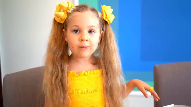 Диана и Рома играют в школу история о вредной пище