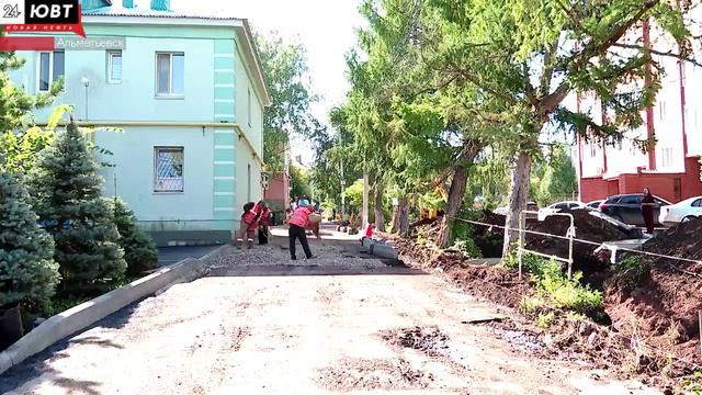 В одном из дворов Альметьевска затянулось благоустройство