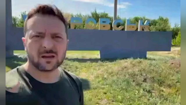 ☝️Хорошая примета,существо постоянно делает селфи перед сдачей города