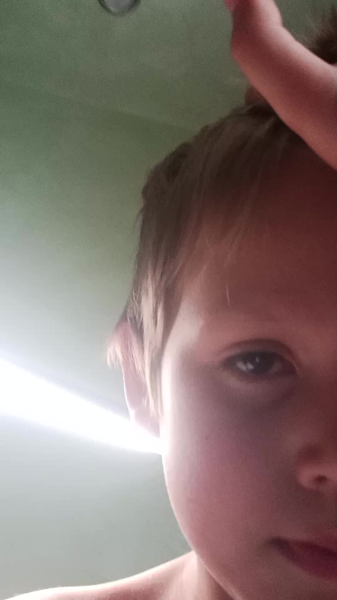 р