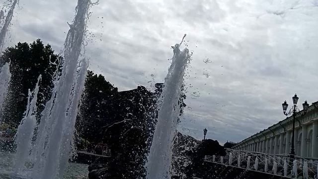 Александровский сад. Москва центр.Четверка бронзовых коней 