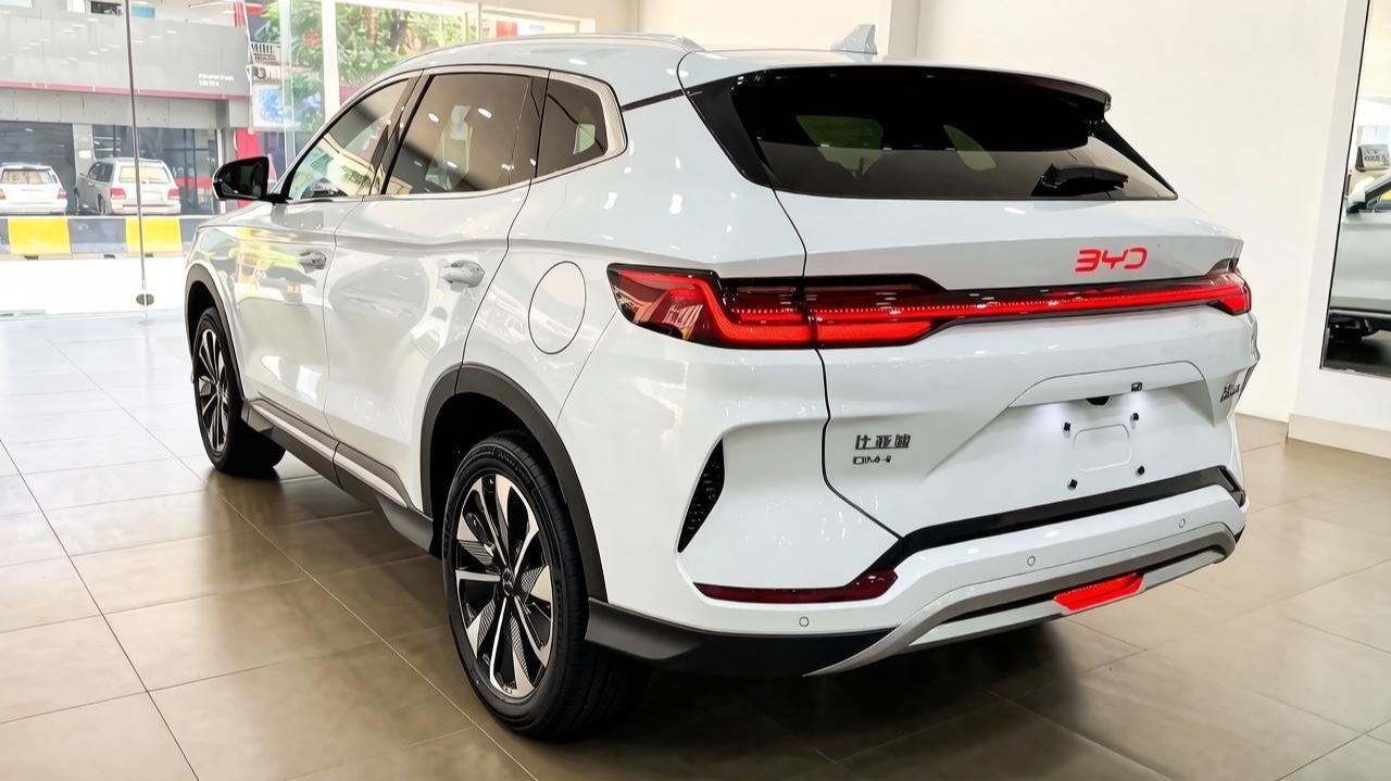 BYD SONG PLUS DM-i 2026 года новинка заслуживающая внимания. Обзор автомобилей.