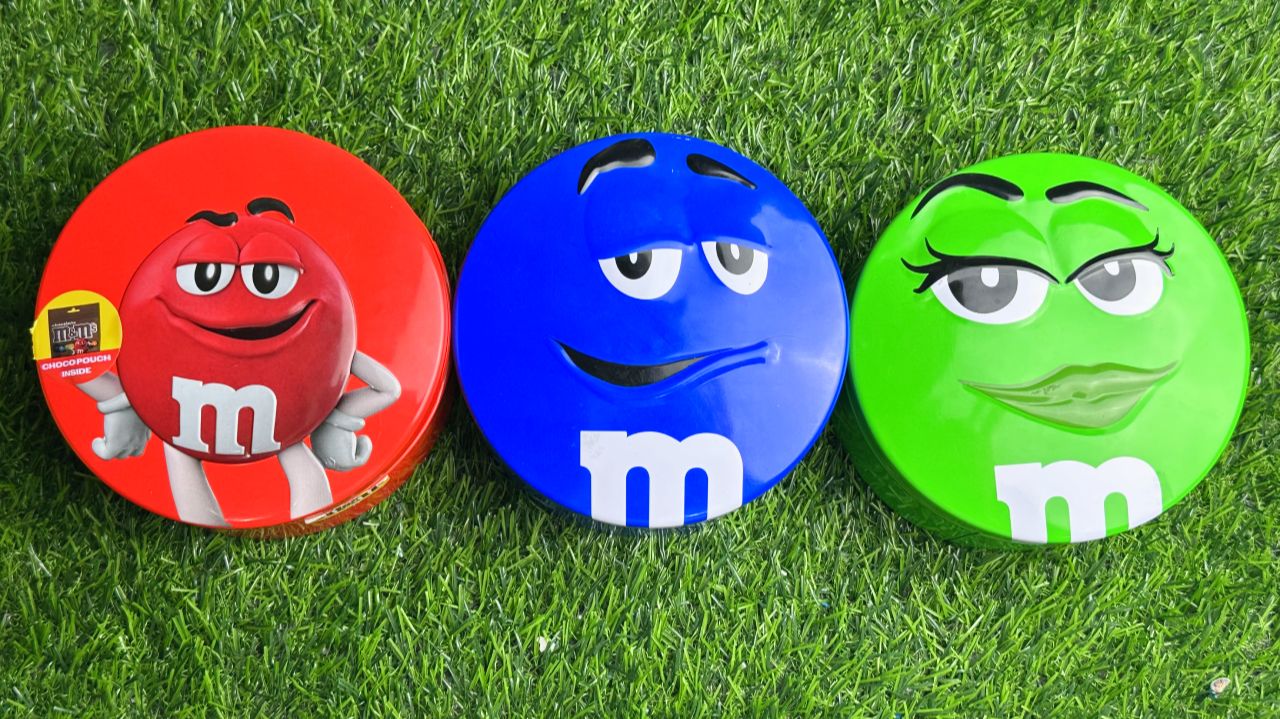 Удовольствие на несколько минут: 3 радужные ванночки с конфетами M&M's и волшебной слизью