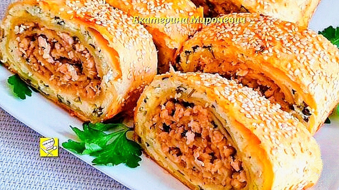Сочный рулет из лаваша с фаршем и брынзой