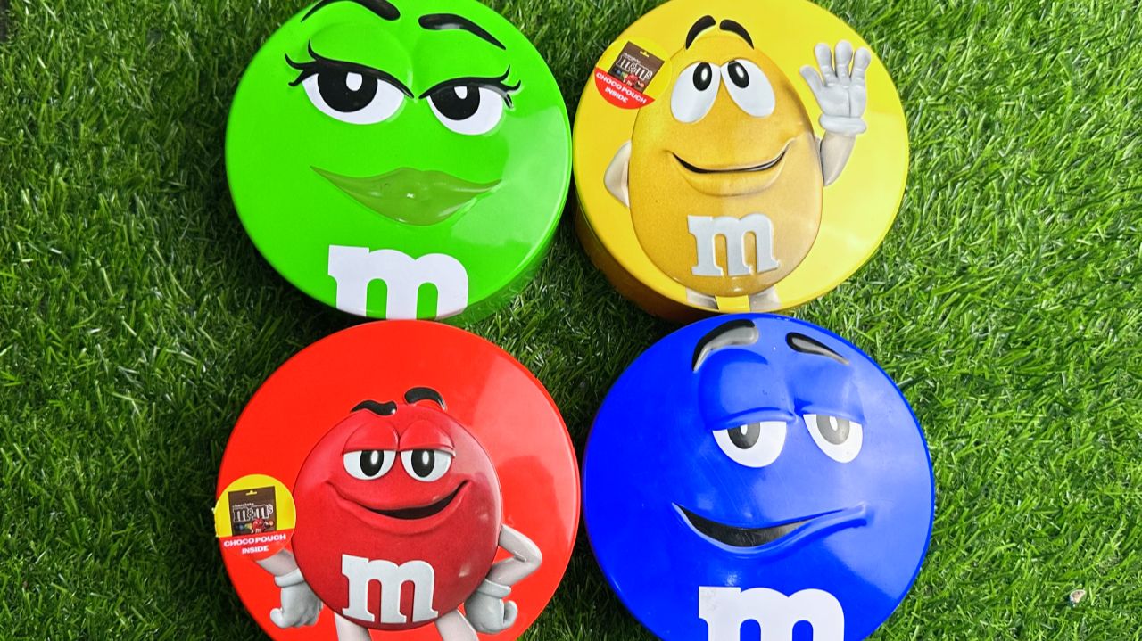 Удовольствие на несколько минут: 3 радужные ванночки с конфетами M&M's и волшебной слизью