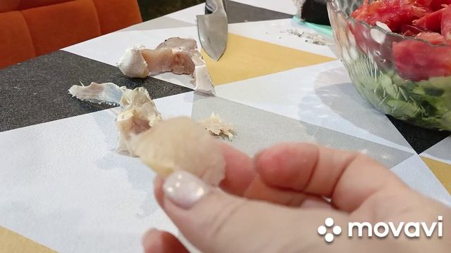 Сделала холодец из одной рульки.Выкопали морковь.Погода не понятно какая