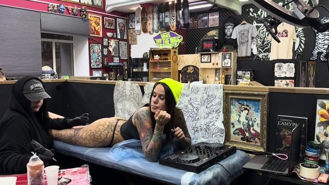 LIVE TATTOO SESSION WITH LIVE DJ MIX @Mari_Krasso Deep Techno Music #dj #technodance #tattoo#tech