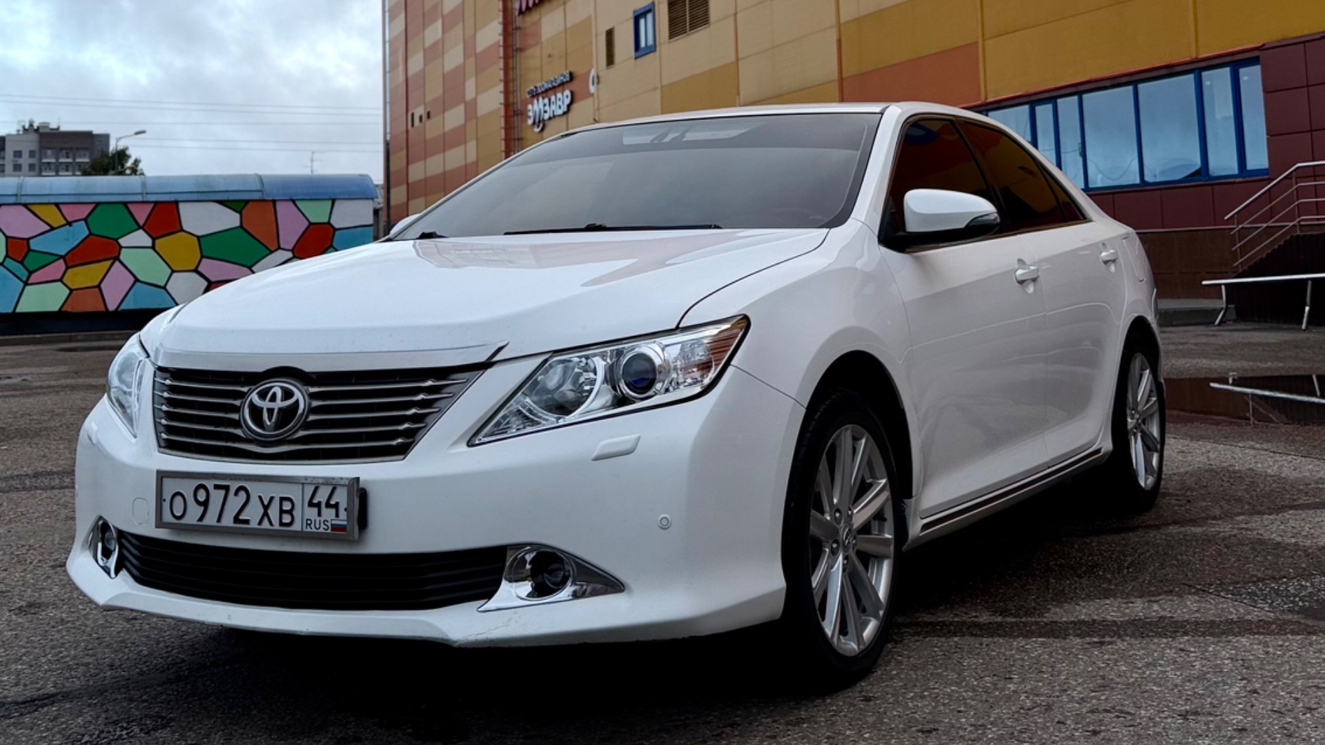 Общий вид автомобиля Toyota CAMRY 2.5 181 л.с