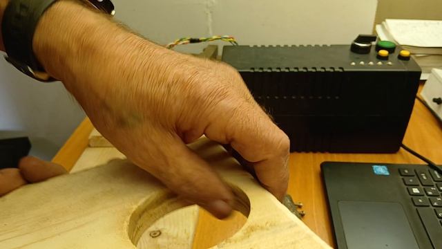 Орехоколка из шагового двигателя и тисков для сверлильного станка.