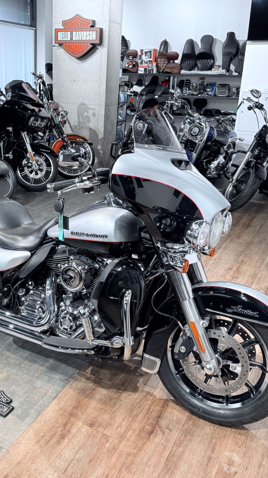 + 2015 HD Electra Glide Limited 103 ABS Brilliant Silver Black 60K (VIN 5HD***0833)