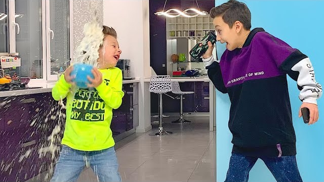 Пранк над Друзьями!  Отучил Брата БРАТЬ Мои ВЕЩИ ОН В ШОКЕ !