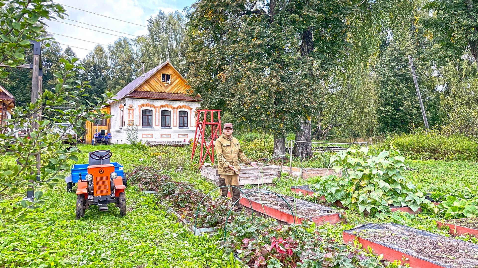 Недавно здесь всё разрушалось. Теперь деревня живёт! Огород, строительство бани, грибы и топка печи