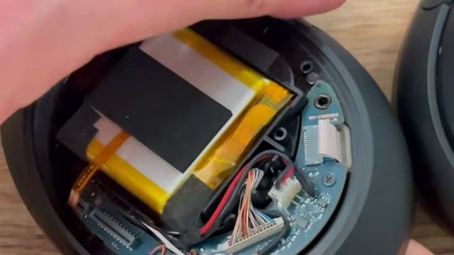 SONY WH1000XM4 Battery Troubleshooting & Repair - No Power, Won't Charge & Short Battery Life Fix (2